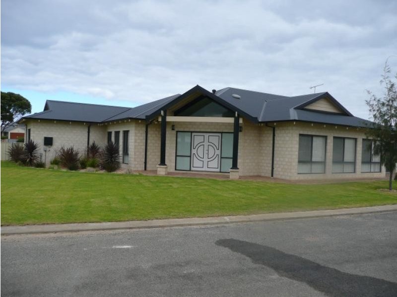 1 LEATA STREET, Hopetoun WA 6348