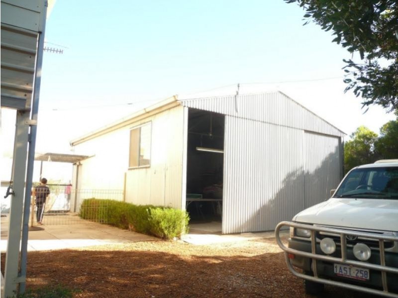 4 Raglan Street, Hopetoun WA 6348