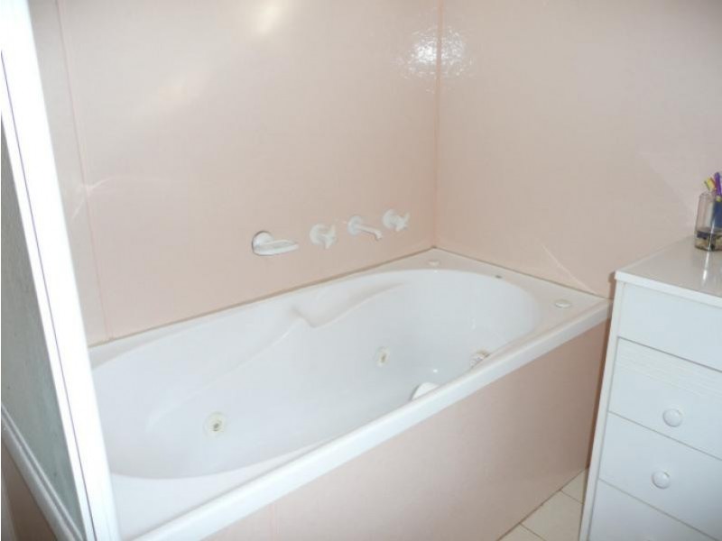 4 Raglan Street, Hopetoun WA 6348