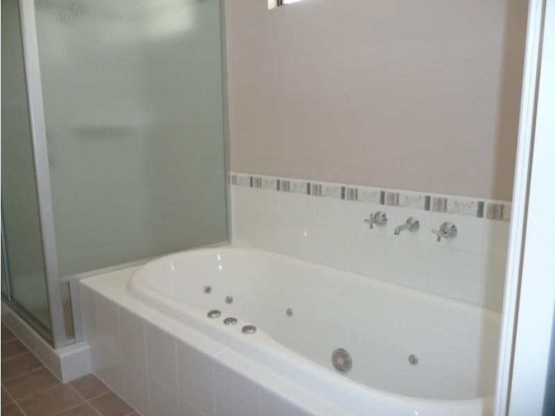 8 France St, Hopetoun WA 6348