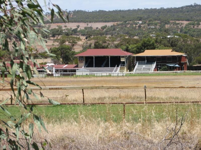 3 North Rd, York WA 6302