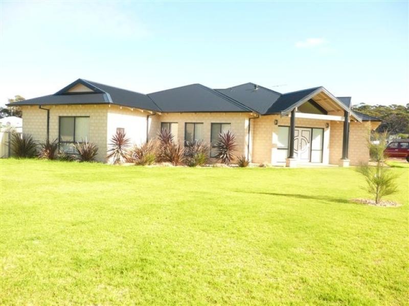 1 Leata Street, Hopetoun WA 6348