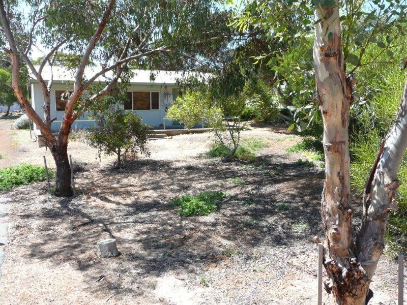 10 Douglas Street, Hopetoun WA 6348