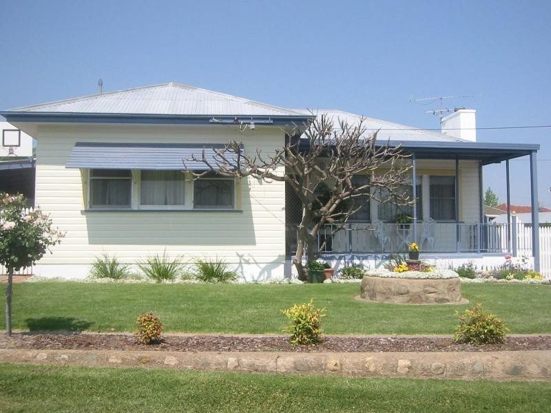 46 OAK STREET, Tamworth NSW 2340