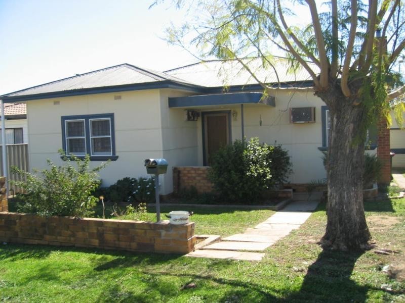 13 THOMAS STREET, Tamworth NSW 2340