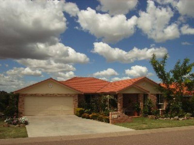 6 STRATFORD PLACE, Tamworth NSW 2340