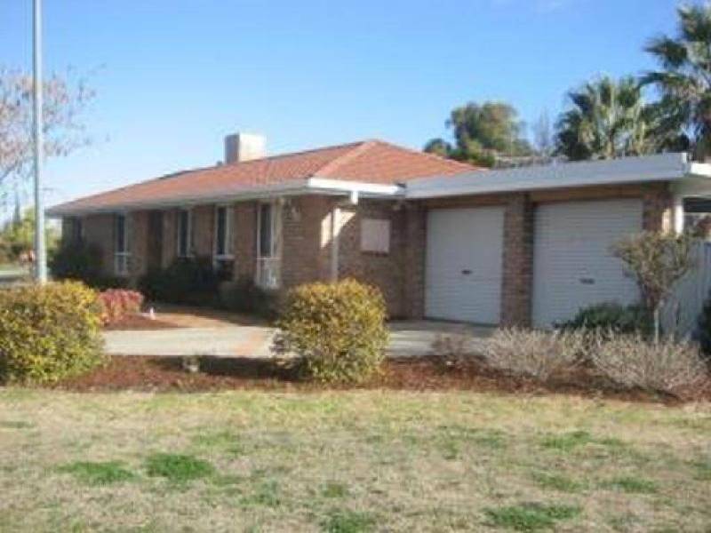 6 NOWLAND CRESCENT, Tamworth NSW 2340