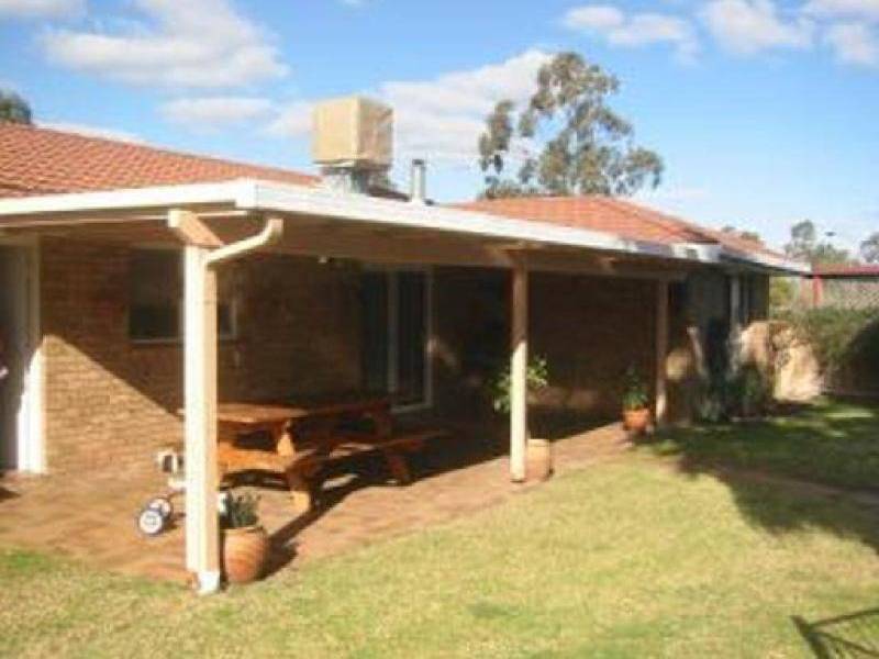 6 NOWLAND CRESCENT, Tamworth NSW 2340