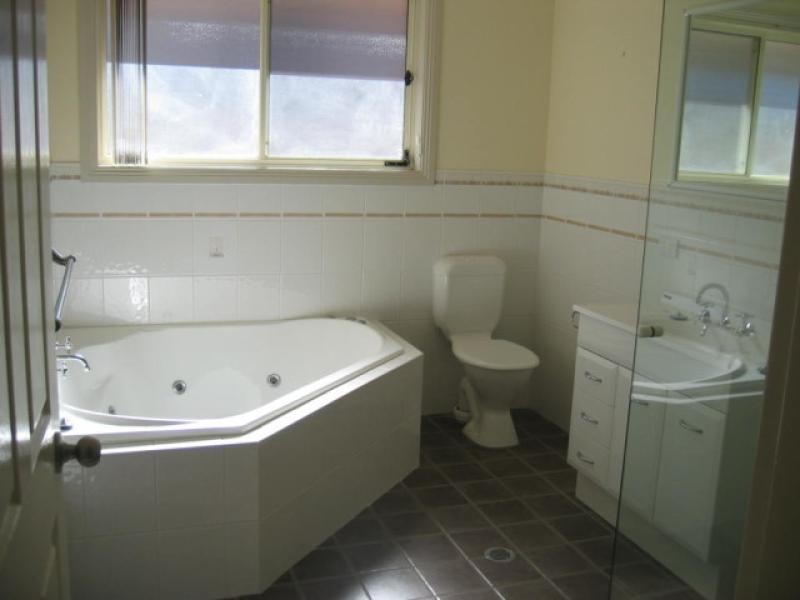 3 The Grove, Tamworth NSW 2340