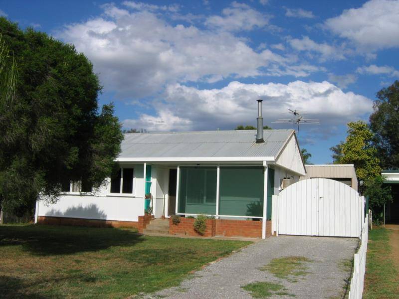 32 DURI ROAD, Tamworth NSW 2340