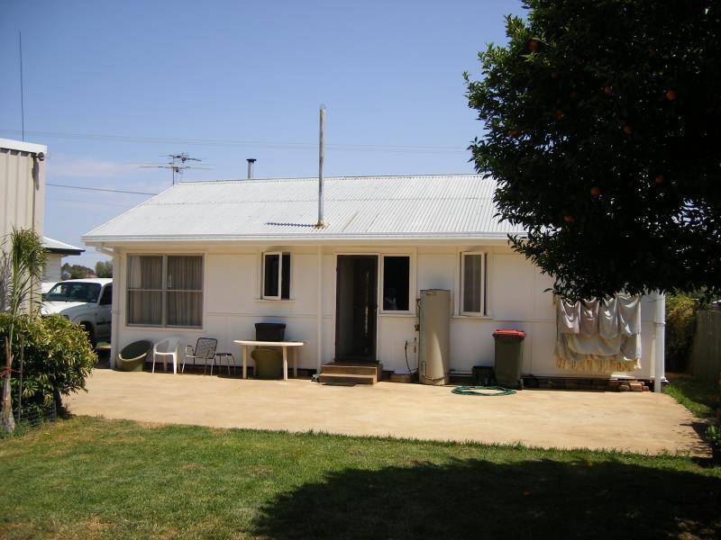 32 DURI ROAD, Tamworth NSW 2340
