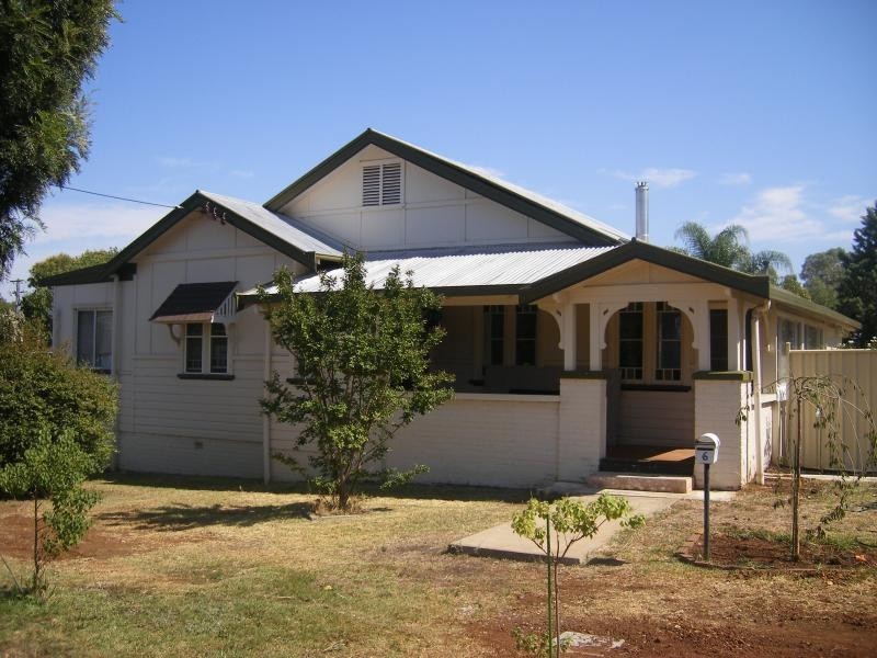 6 ELIZABETH STREET, Tamworth NSW 2340
