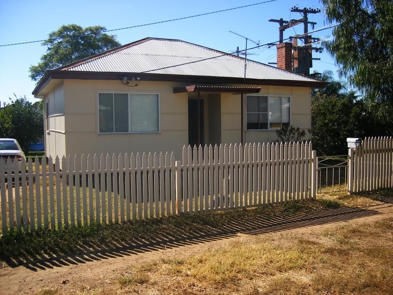13 Edward Street, Tamworth NSW 2340