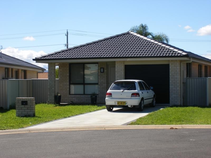 14 TASMAN PLACE, Westdale NSW 2340