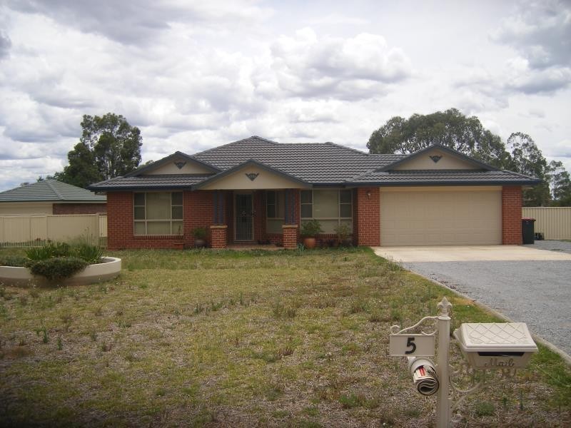 5 NARRAN PLACE, Tamworth NSW 2340
