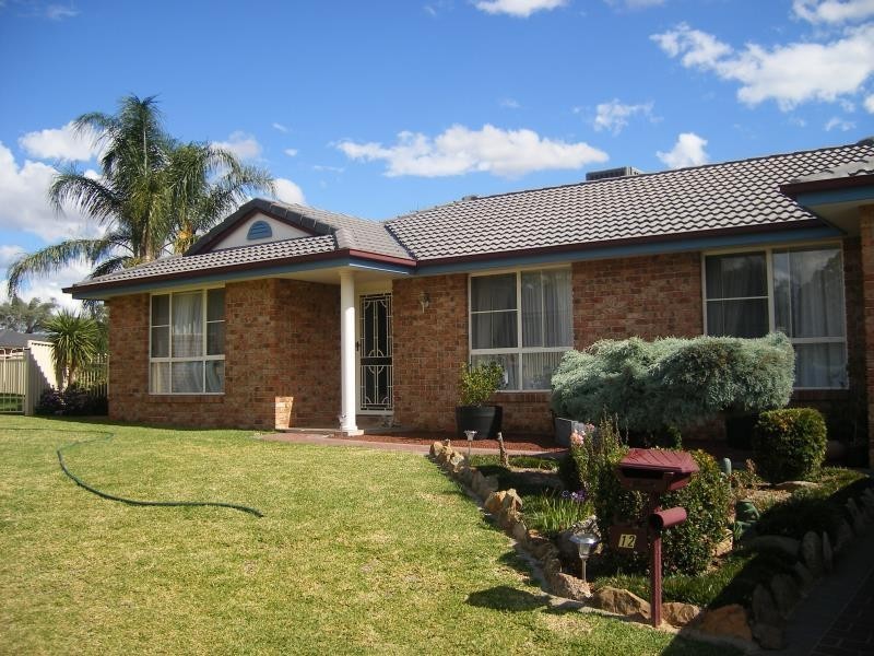 12 Finch Place, Calala NSW 2340