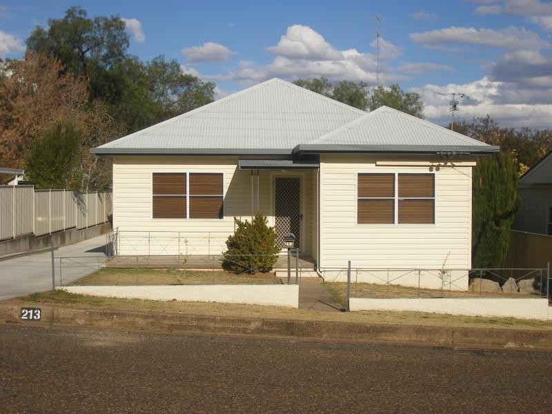 213 JOHNSTON STREET, Tamworth NSW 2340