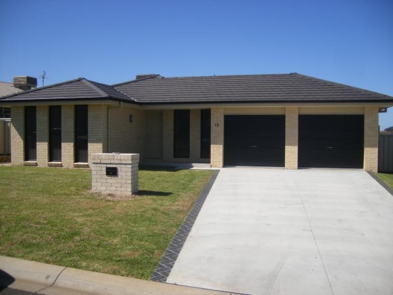 15 Orley Drive, Tamworth NSW 2340