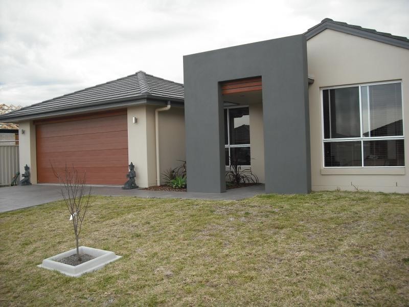18 Bowman Drive, Tamworth NSW 2340