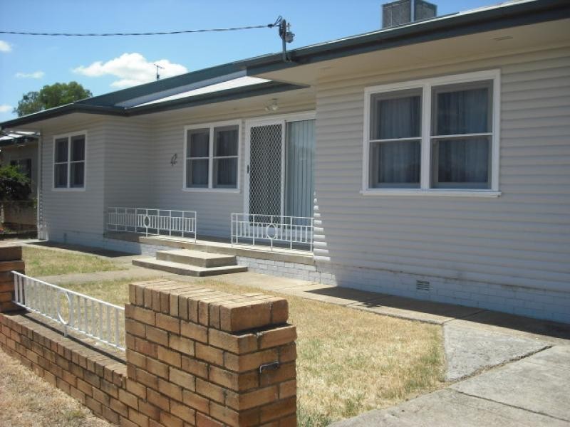 42 Gunnedah Road, Tamworth NSW 2340
