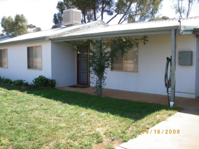 2 B Phoenix Street, Southern Cross WA 6426