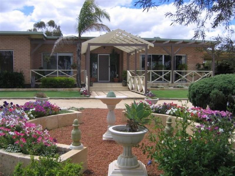 9 Hammond St, Kellerberrin WA 6410