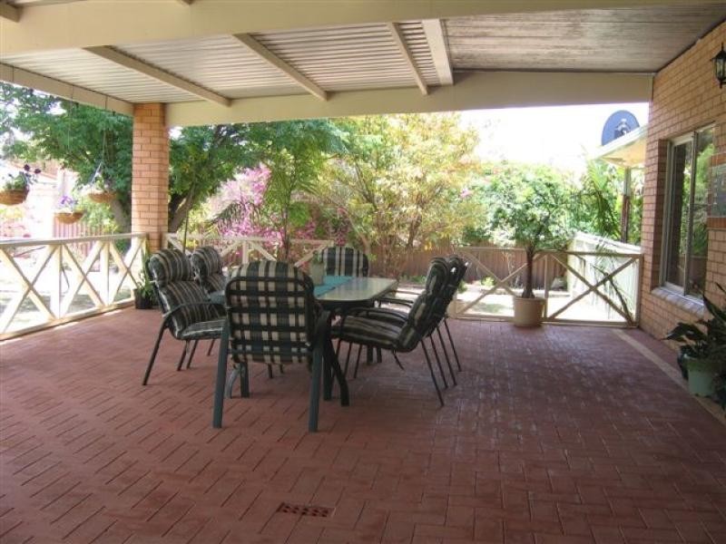 9 Hammond St, Kellerberrin WA 6410