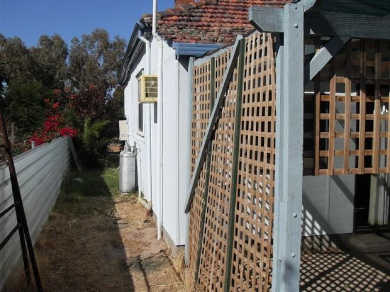 67 James Street, Kellerberrin WA 6410