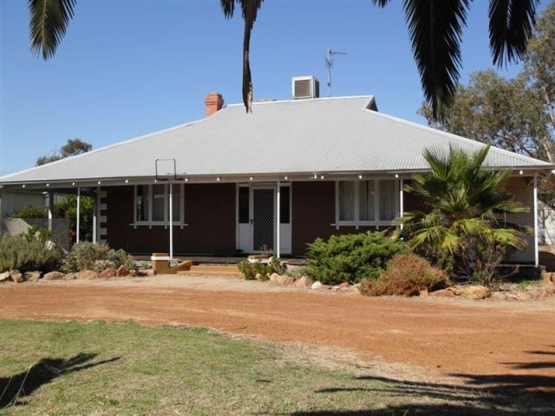 4 Massingham Street, Kellerberrin WA 6410