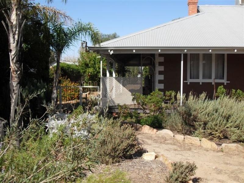 4 Massingham Street, Kellerberrin WA 6410