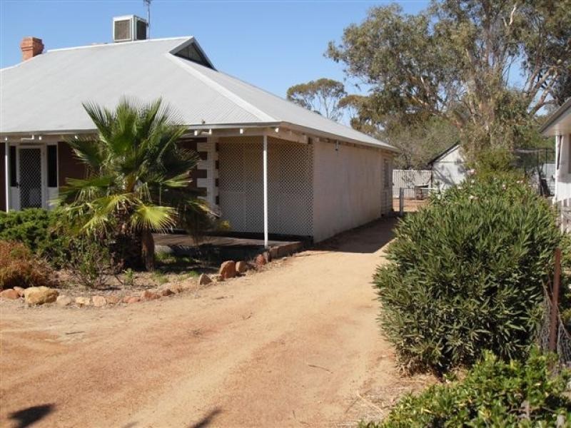 4 Massingham Street, Kellerberrin WA 6410