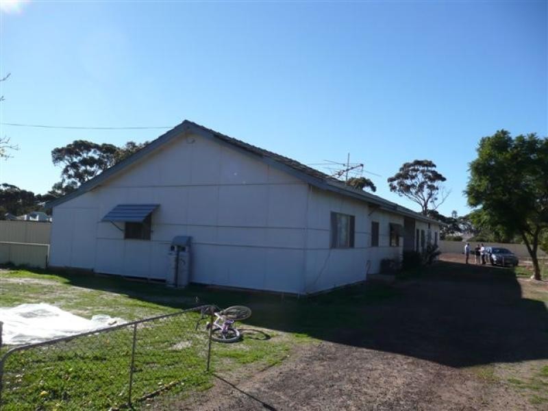 98 Graham Street, Kondinin WA 6367