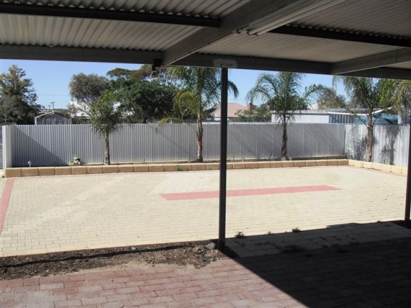 12 Muscat Street, Merredin WA 6415