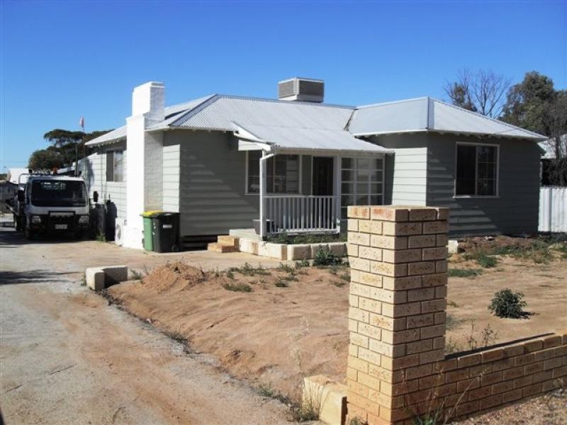 12 Muscat Street, Merredin WA 6415