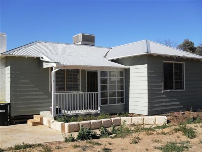 12 Muscat Street, Merredin WA 6415