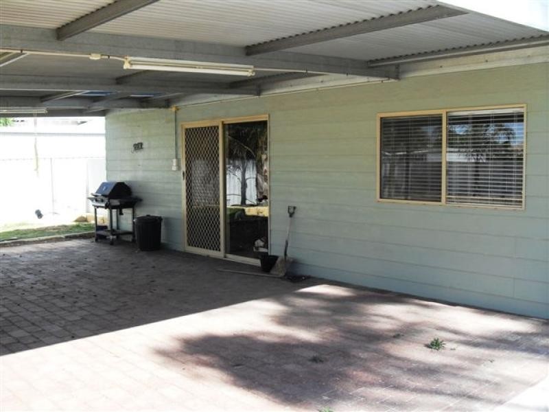 12 Muscat Street, Merredin WA 6415