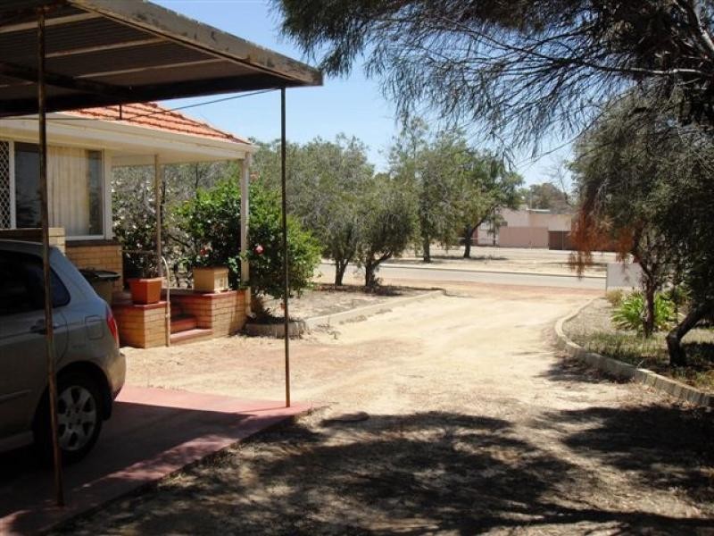 15 Woolgar Avenue, Merredin WA 6415