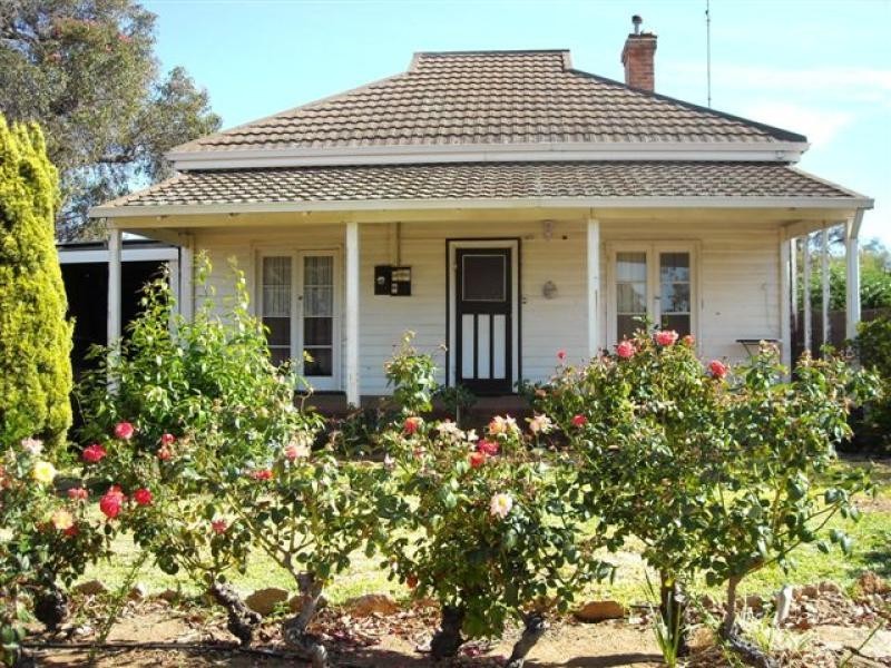 9 Crossland Street, Corrigin WA 6375