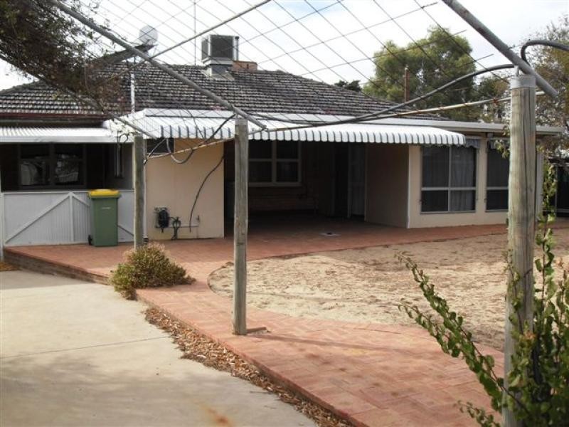 43 South Avenue, Merredin WA 6415