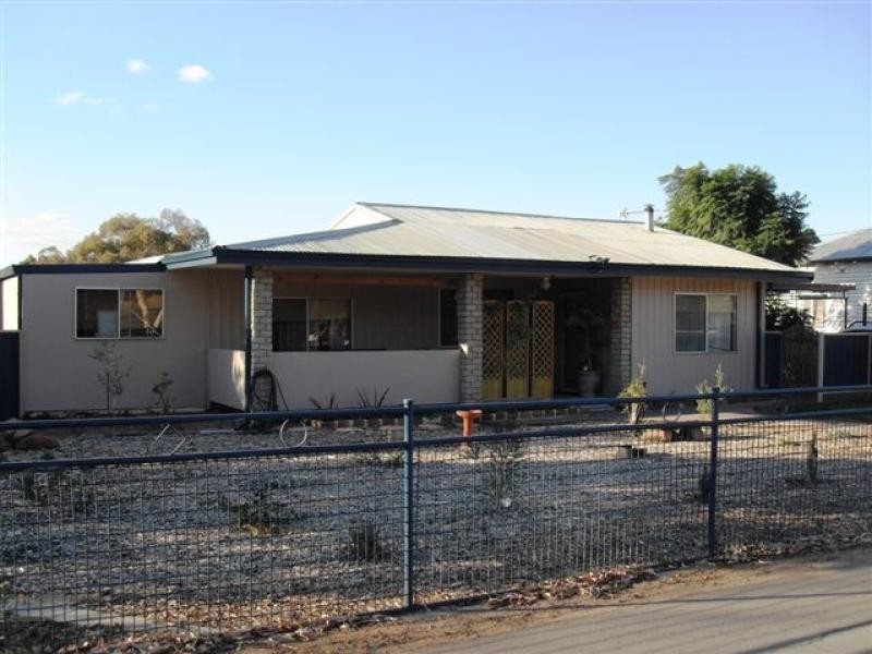 40 Gamenya Avenue, Merredin WA 6415