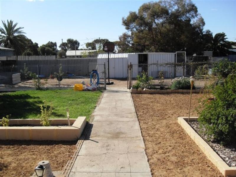 40 Gamenya Avenue, Merredin WA 6415