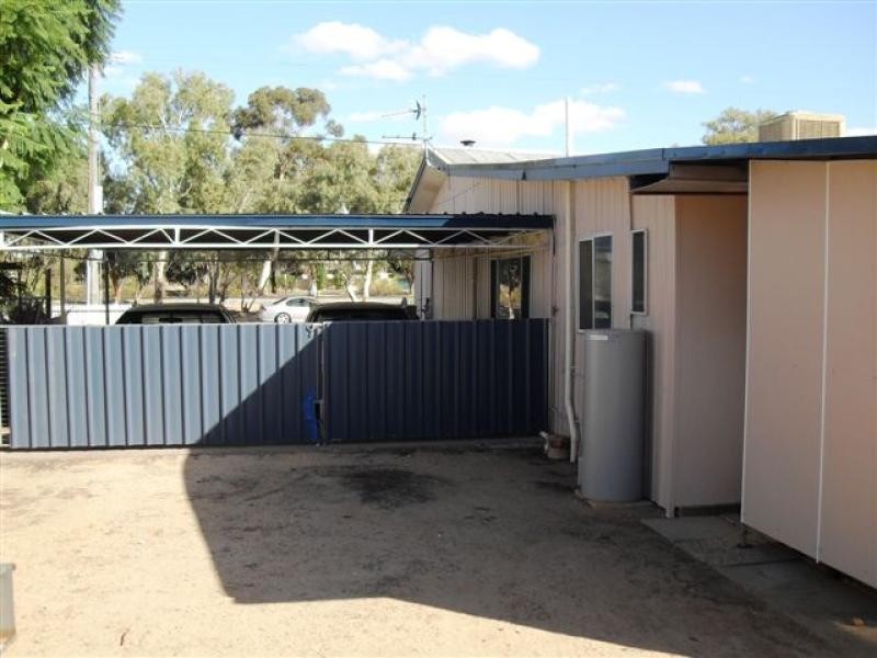 40 Gamenya Avenue, Merredin WA 6415