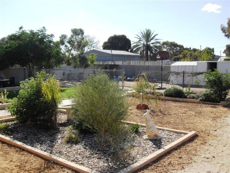 40 Gamenya Avenue, Merredin WA 6415