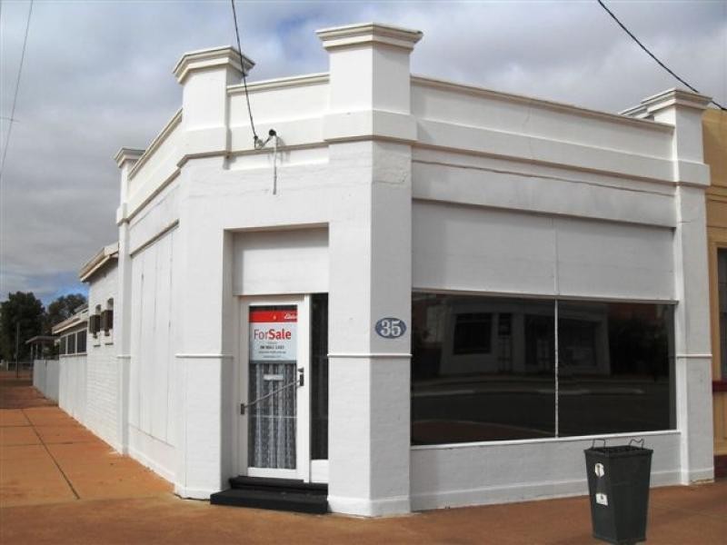 35 Bates Street, Merredin WA 6415