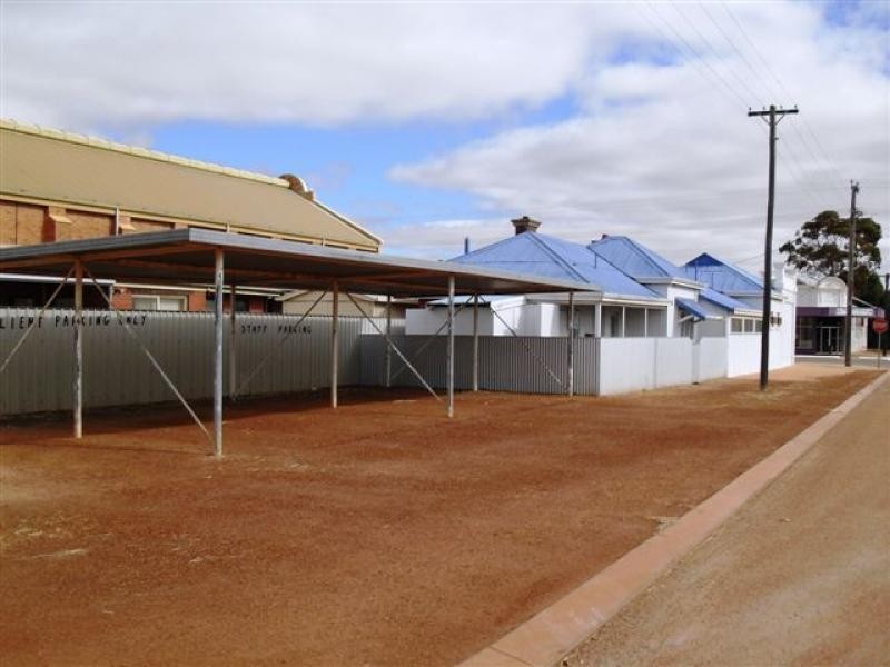 35 Bates Street, Merredin WA 6415