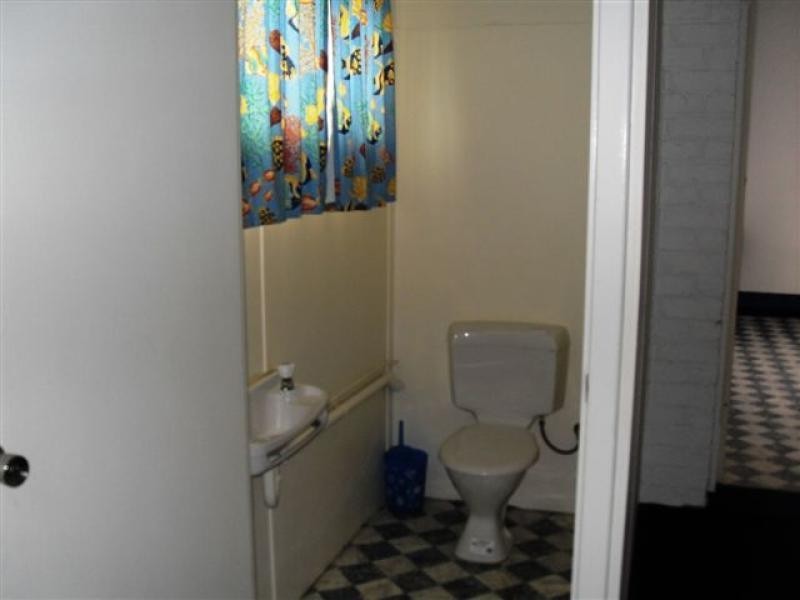 35 Bates Street, Merredin WA 6415