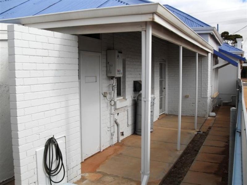 35 Bates Street, Merredin WA 6415