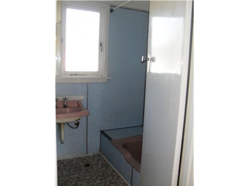 3 Bower Street, Merredin WA 6415