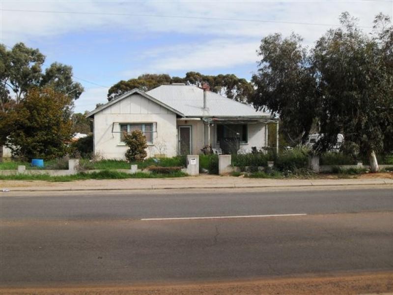 34 Railway Avenue, Merredin WA 6415