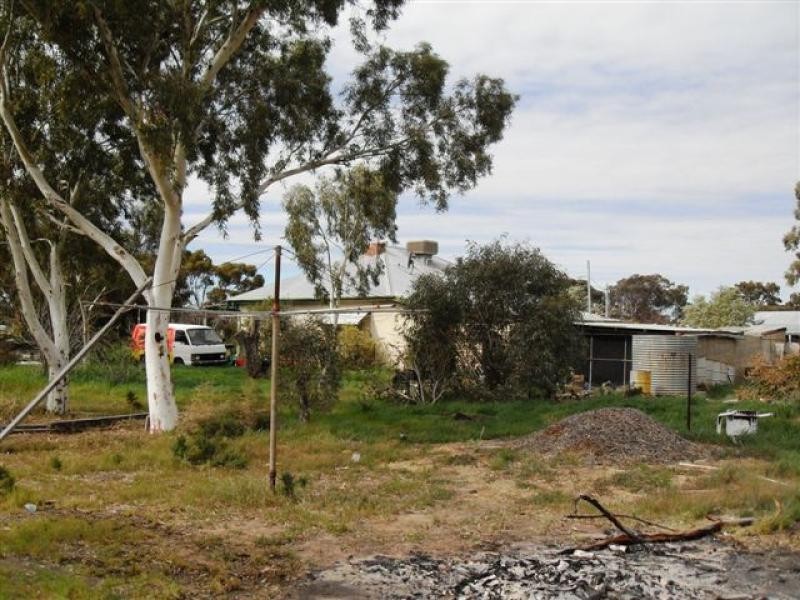 34 Railway Avenue, Merredin WA 6415